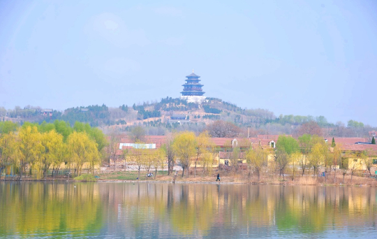 Gorgeous vernal scenery draws crowds to Zibo's Wenchang Lake